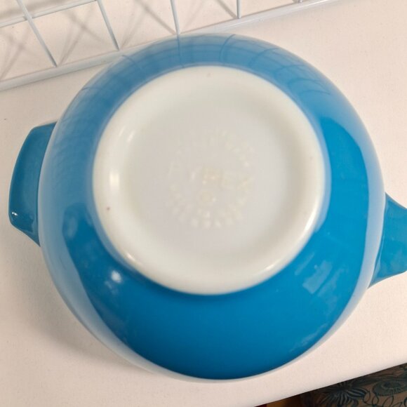 Vintage Pyrex Horizon Blue Cinderella Mixing Bowl #442 1.5 Qt Dia 7 In MilkGlass - Picture 8 of 10